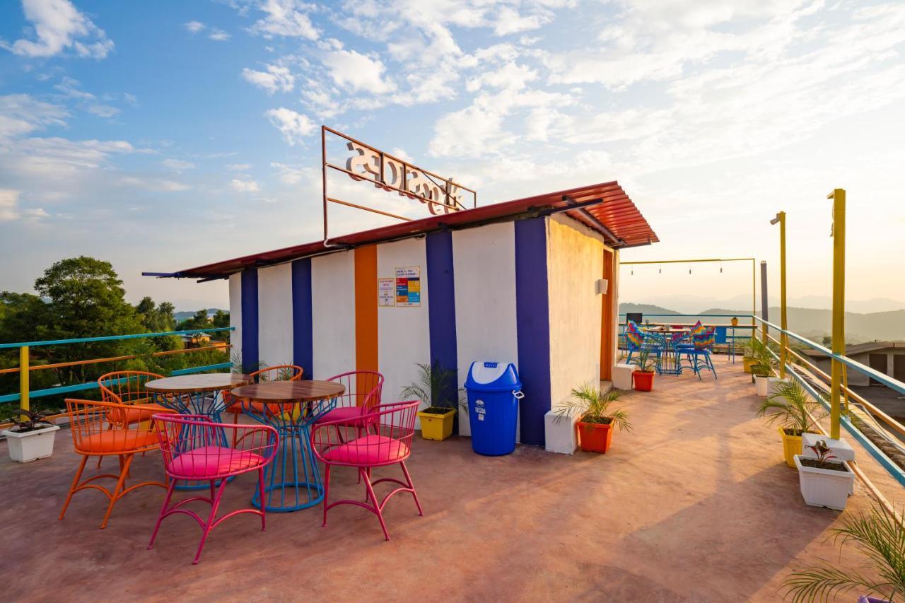 Gostops Bir, Landing Site Bagian luar foto